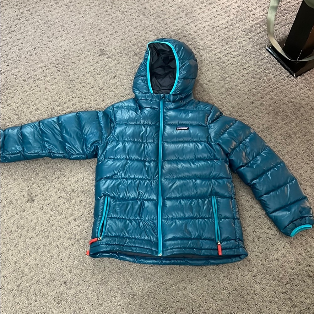 Patagonia Teal Puffer Jacket with Red Zipper